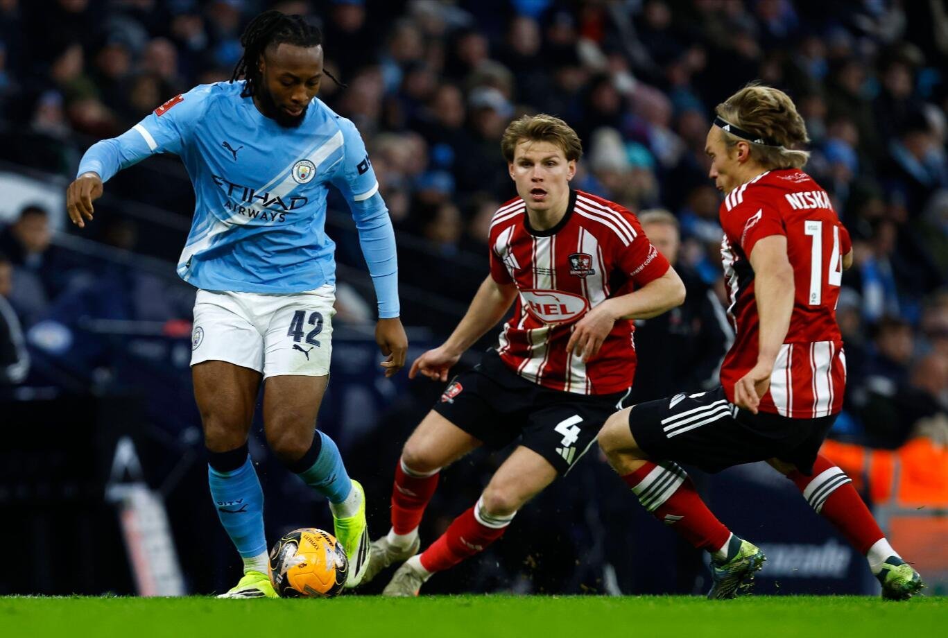 Гол и ассист Семеньо в дебютном матче помогли «Ман Сити» разгромить соперников в Кубке Англии.