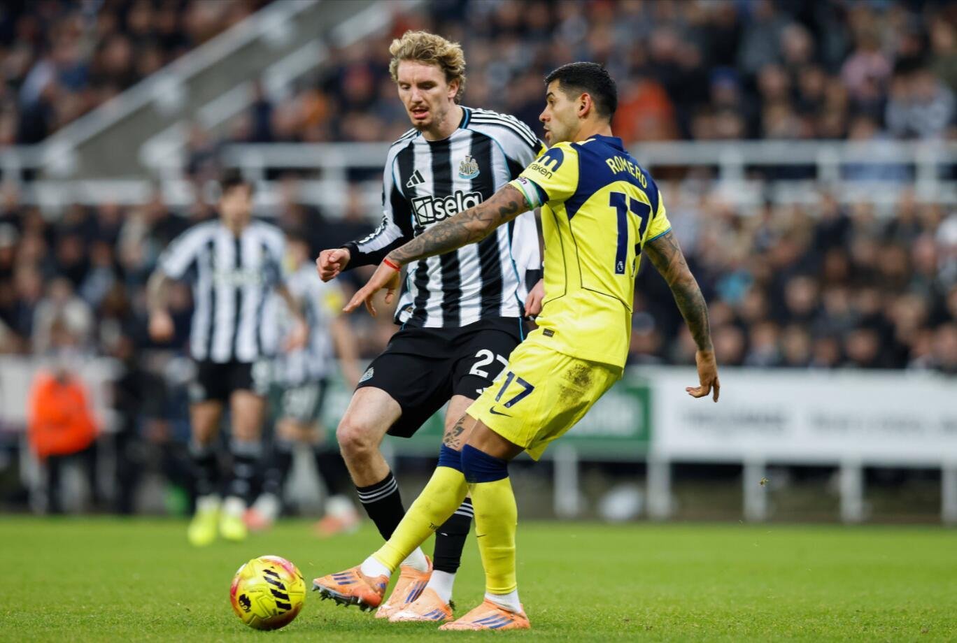 «Тоттенхэм» благодаря дублю Ромеро спасся от поражения в матче АПЛ с «Ньюкаслом».