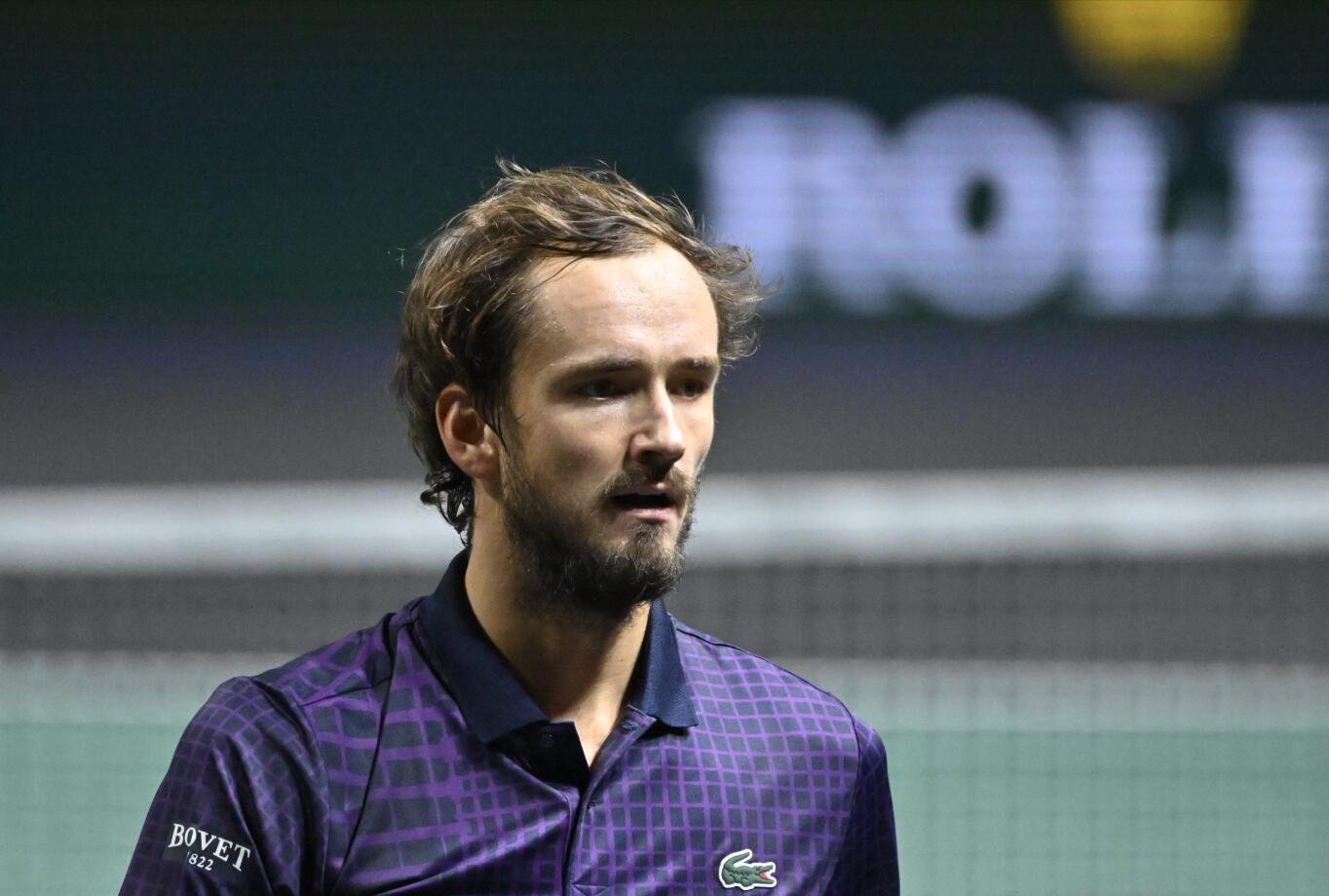 Медведев уступил Звереву на тай-брейке третьего сета в 1/4 финала «Мастерса» в Париже.