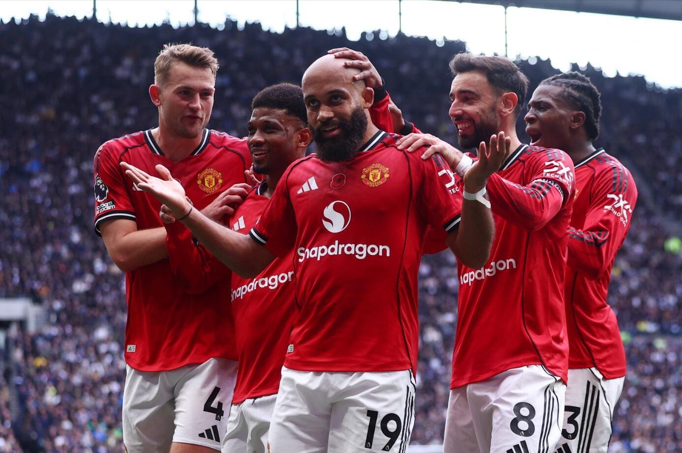 «Манчестер Юнайтед» спасся от поражения в матче АПЛ против «Тоттенхэма».