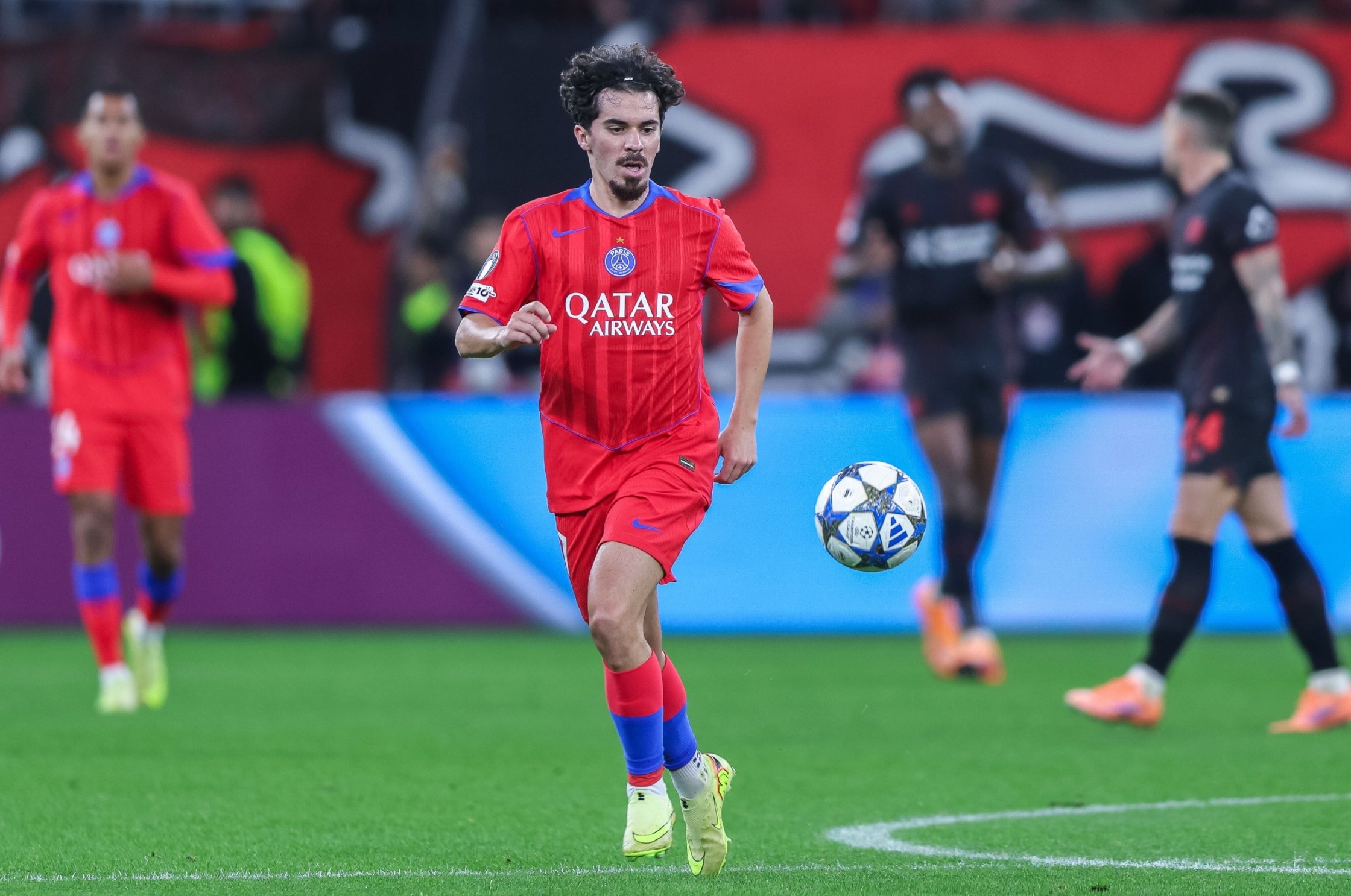 Хет-трик Витиньи помог «ПСЖ» обыграть «Тоттенхэм» в Лиге чемпионов.