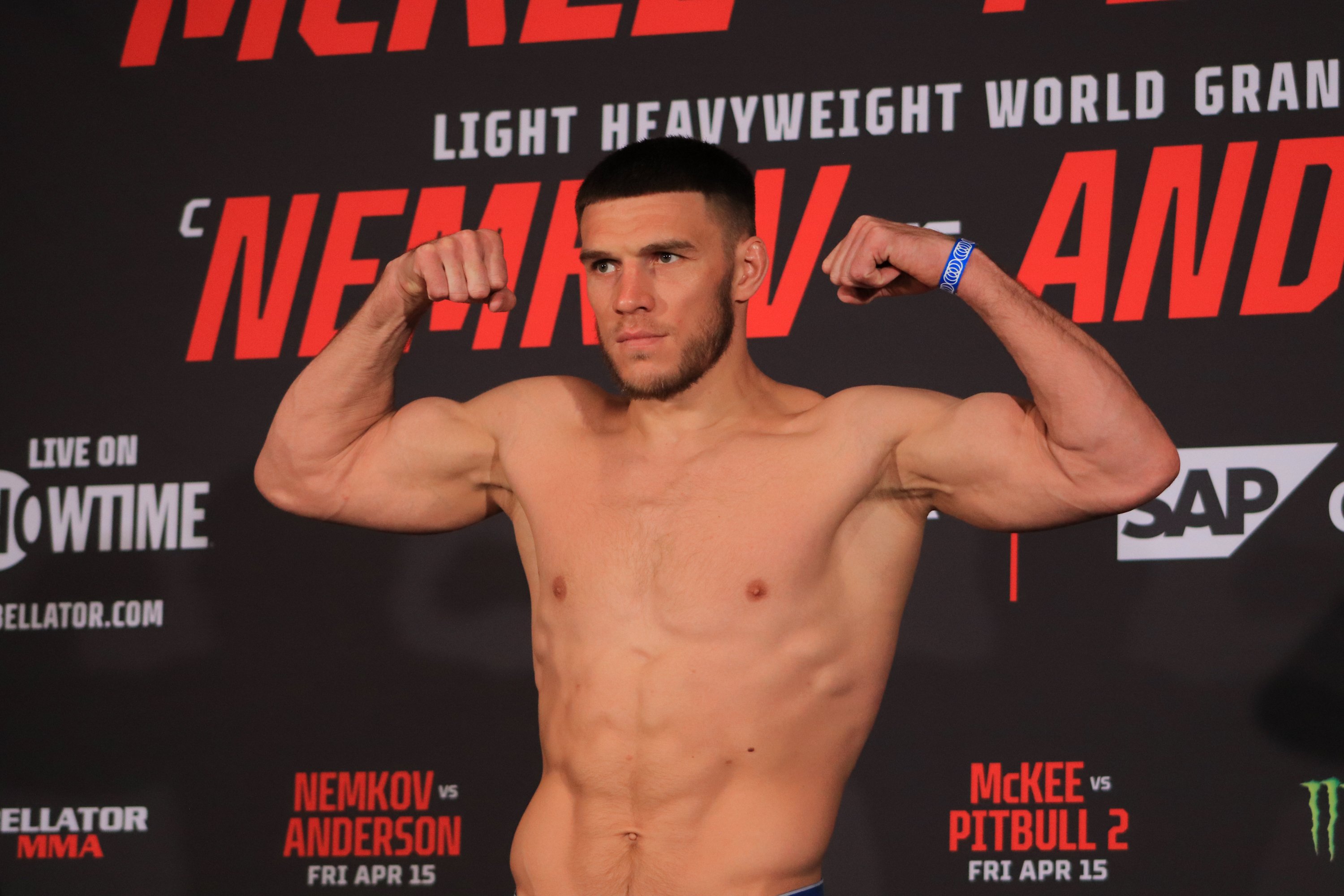 Немков победил Феррейру удушающим приёмом и стал чемпионом PFL в тяжёлом весе.