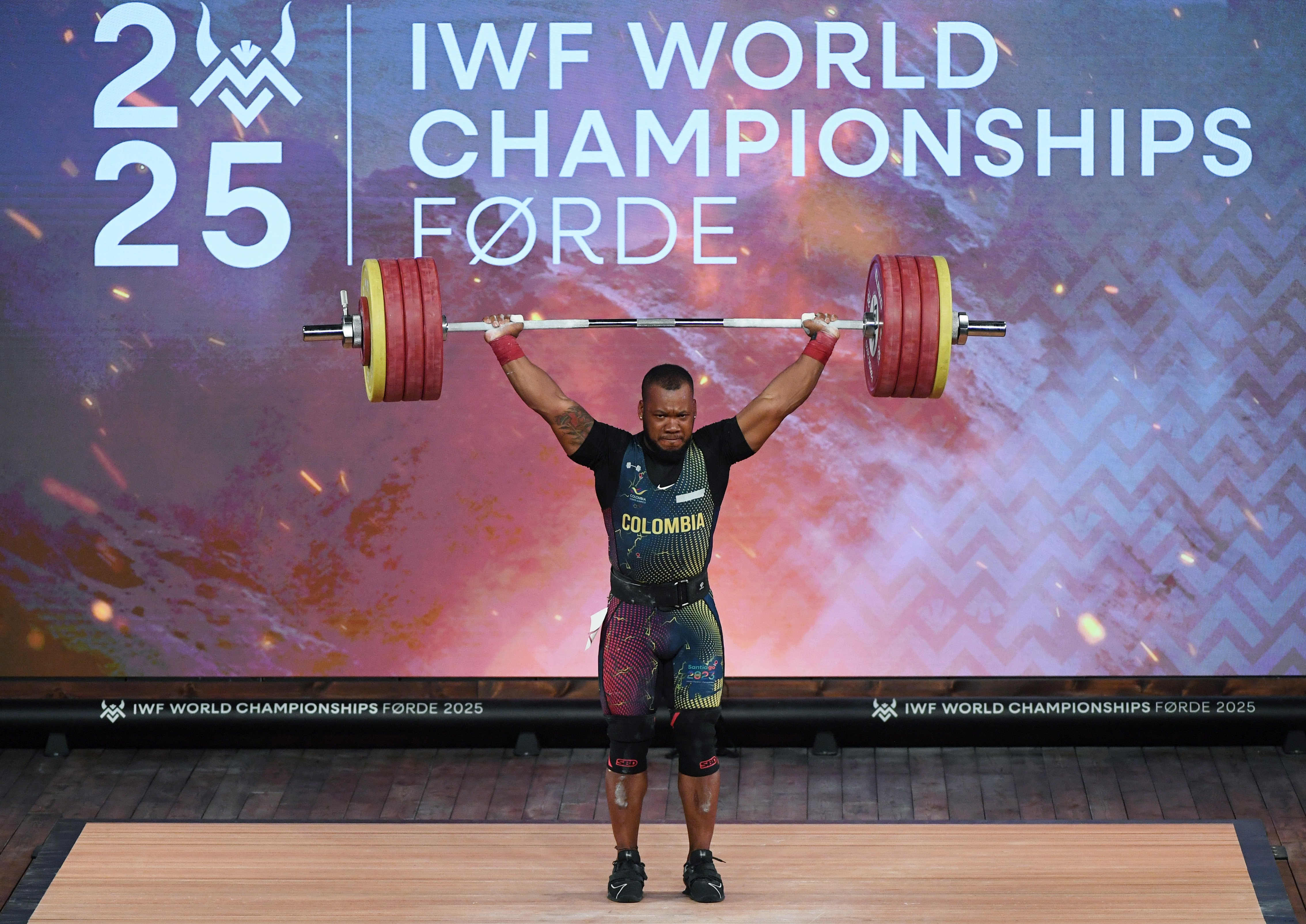 Российские тяжелоатлеты допущены до молодёжных международных турниров с флагом и гимном.