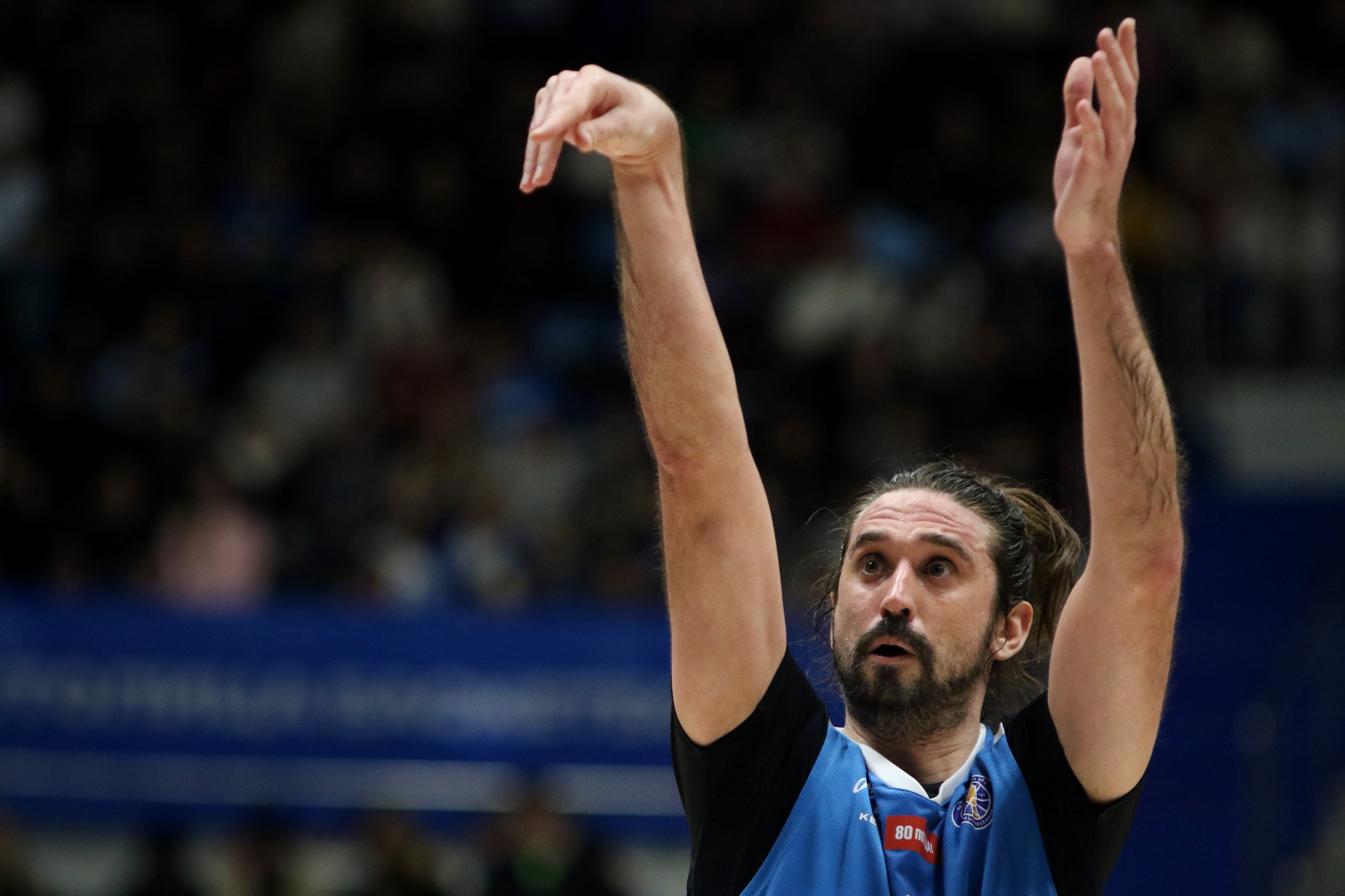 Алексей Швед подписал контракт с УНИКСом на два месяца.