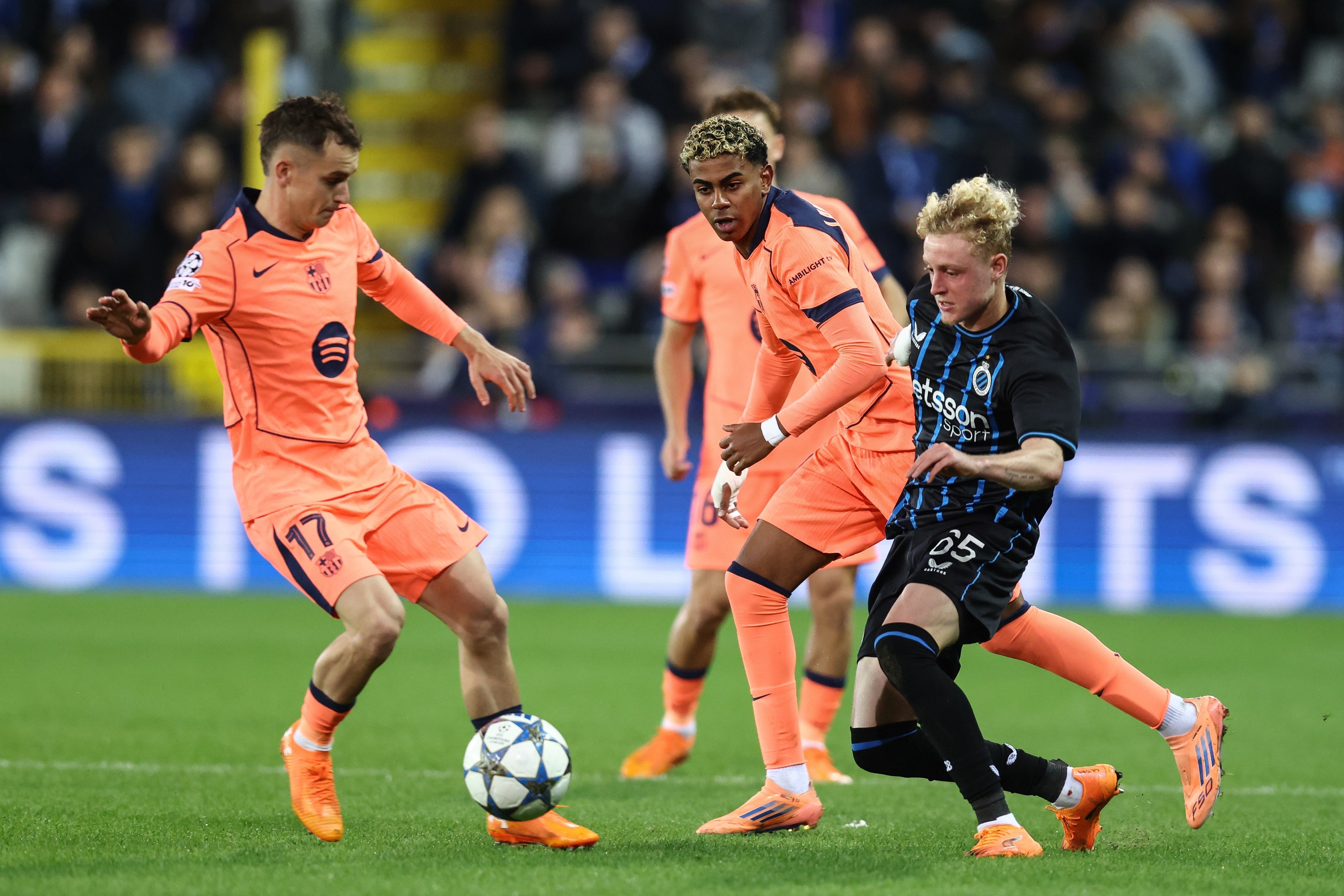 «Барселона» сыграла вничью с «Брюгге» в матче ЛЧ с шестью голами.