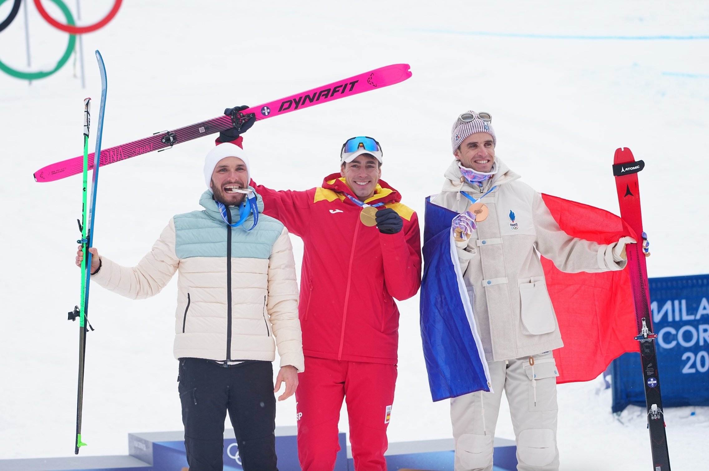 Российского медалиста ОИ-2026 Филиппова тепло поддержали соперники из Европы: фото.