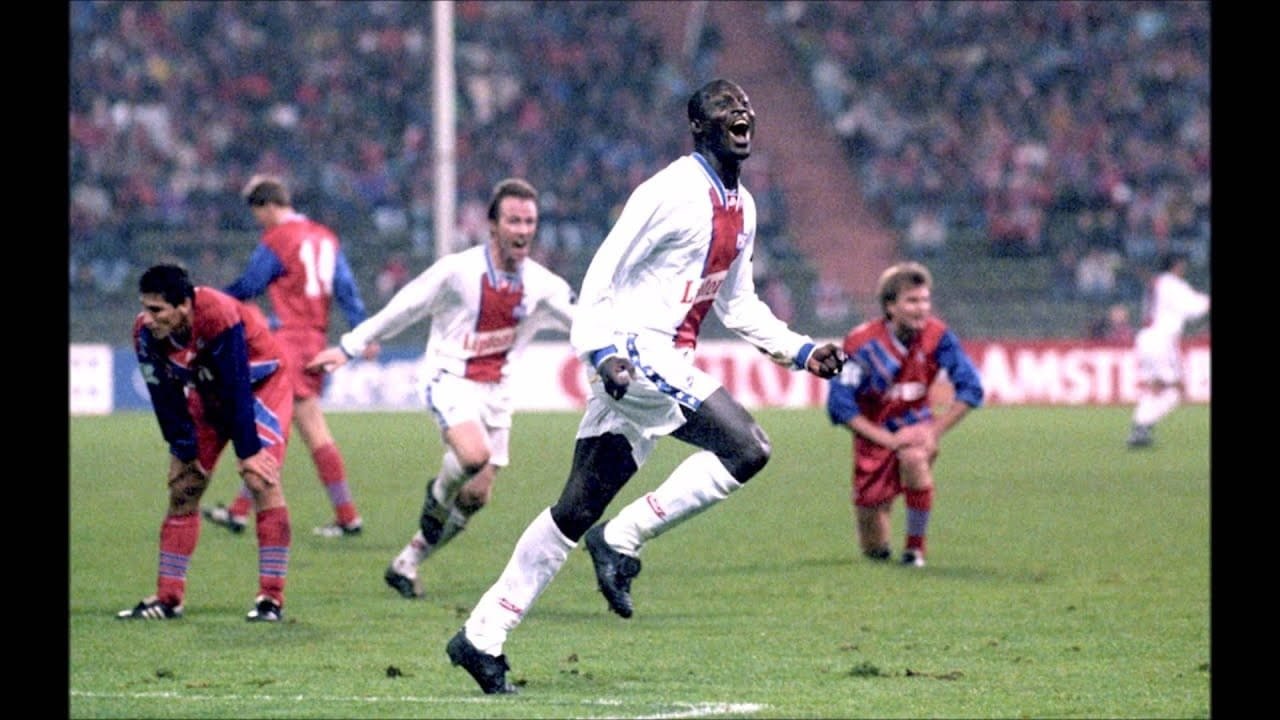 Веа празднует гол