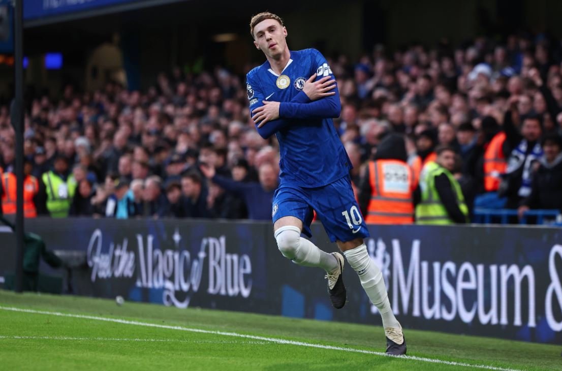 Голы Палмера и Гюсто принесли сухую победу «Челси» над «Эвертоном» в АПЛ.