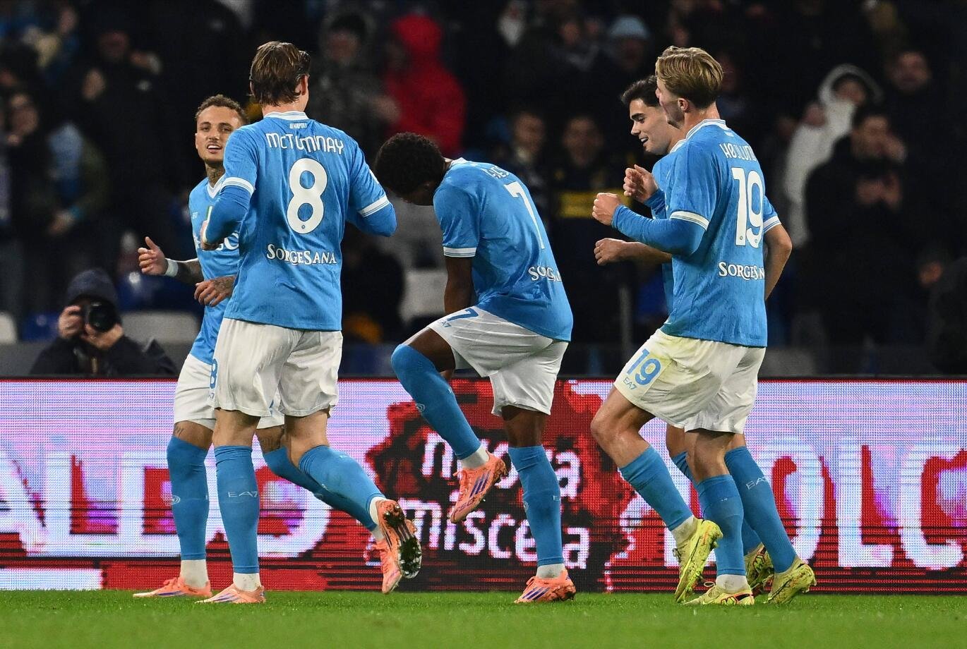 «Наполи» победил «Аталанту» и возглавил таблицу Серии А.