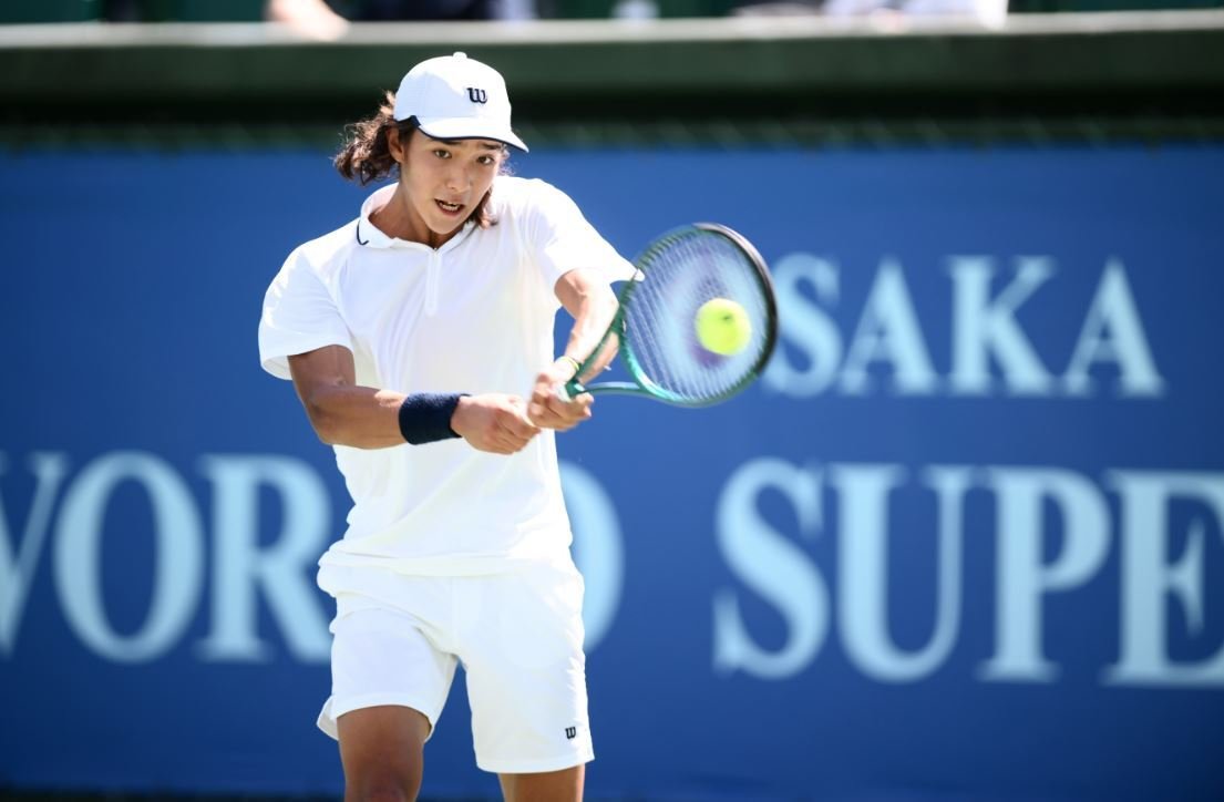 Казахстанец Омарханов выиграл первый одиночный титул в профессиональном туре.