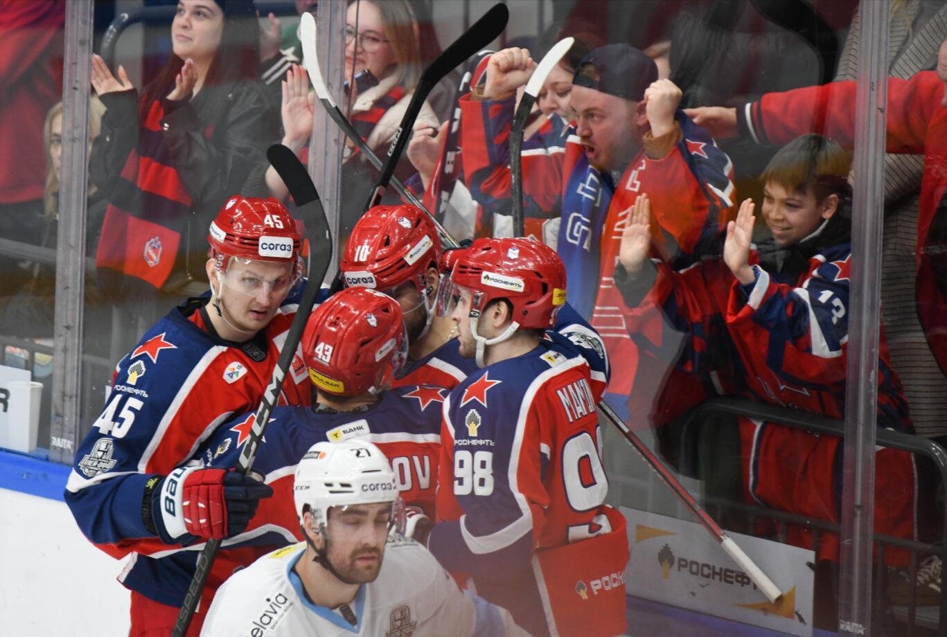 ЦСКА благодаря трём очкам Спронга разгромил «Сибирь» и прервал серию поражений в КХЛ.