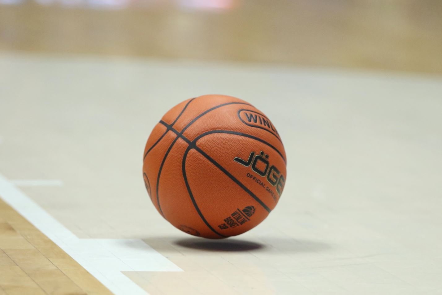 Александр Бойченко: Чемпионский мяч финала НБА 2000 года продан на аукционе за рекордную сумму.