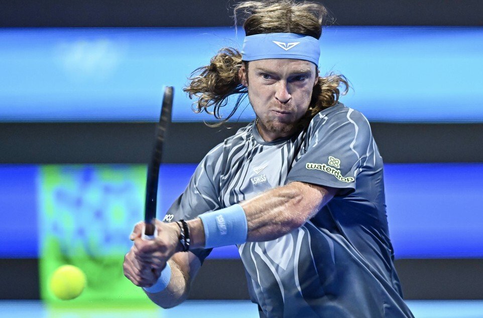 Рублёв вышел в полуфинал турнира в Дубае, разгромив француза Риндеркнеша.