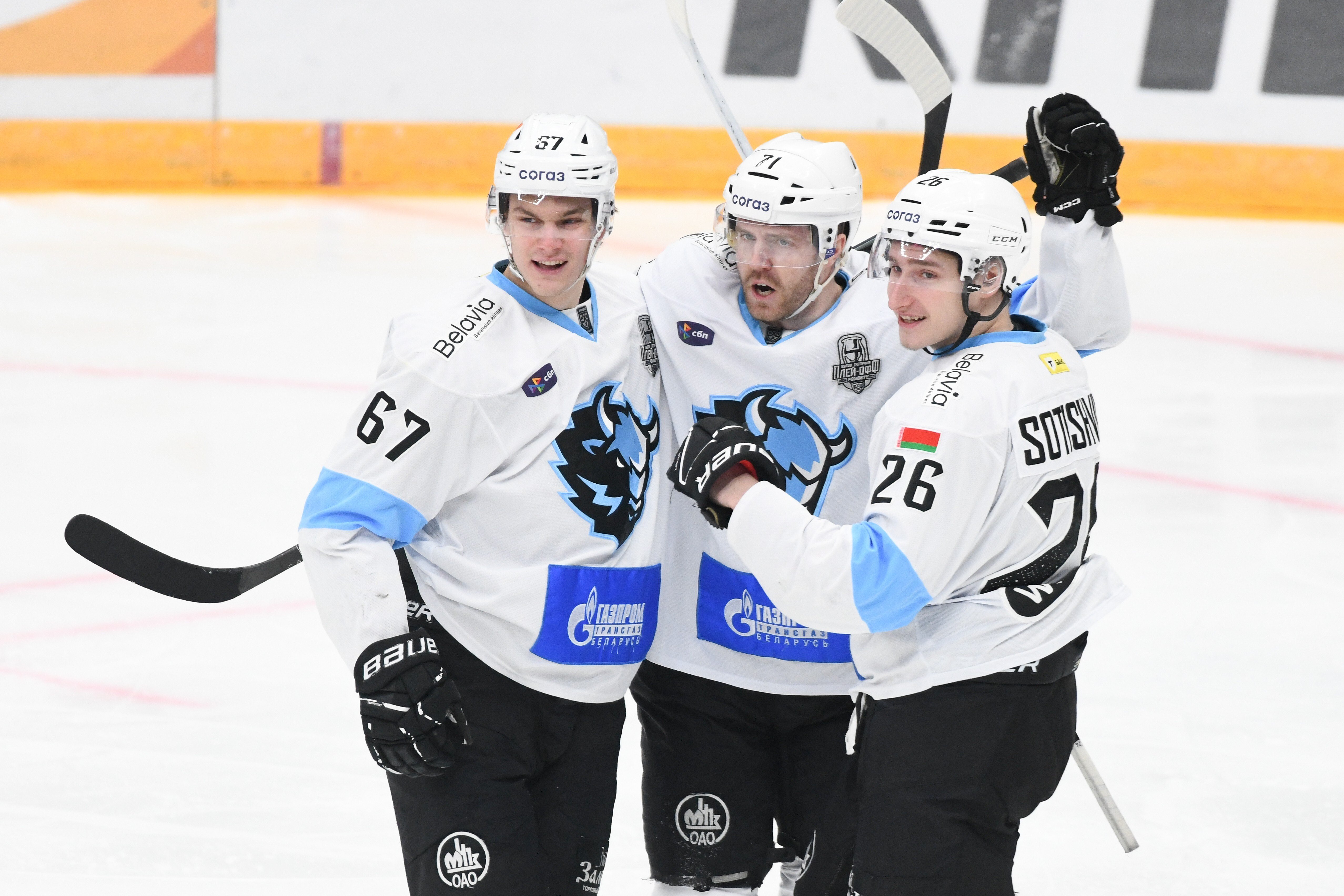 Минское «Динамо» уничтожило «Сибирь», забросив семь безответных шайб.