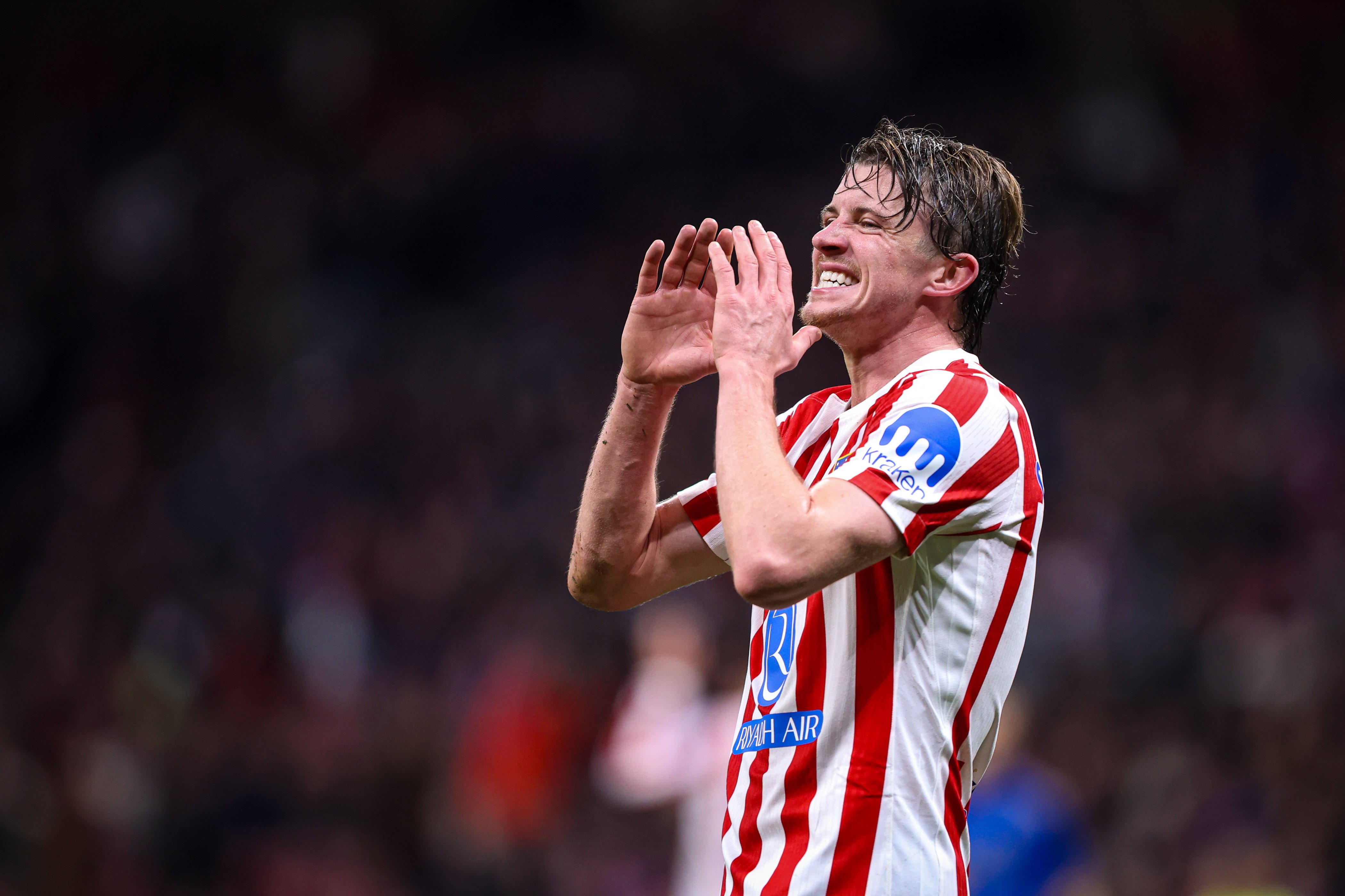 Мазрауи, Галлахер, Упамекано: все футбольные трансферы 12 января 2026 года.