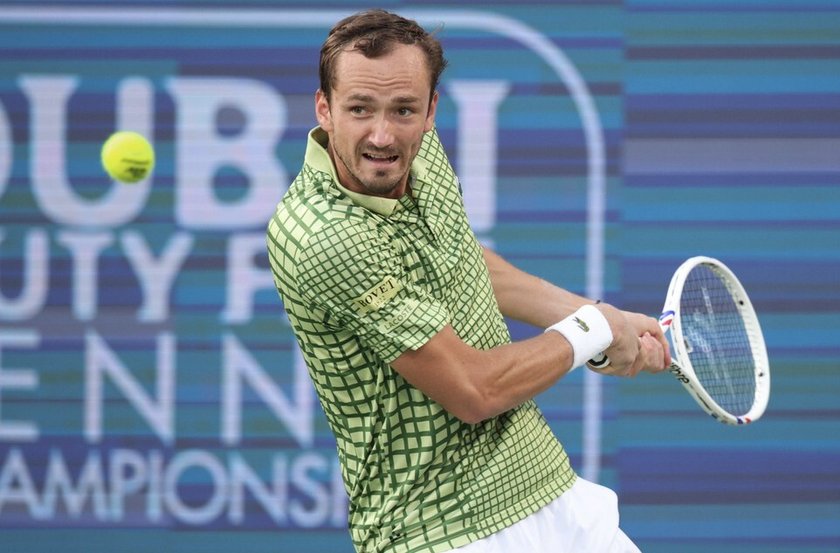 Медведев в напряжённой борьбе уступил Cиннеру в финале турнира в Индиан-Уэллсе.