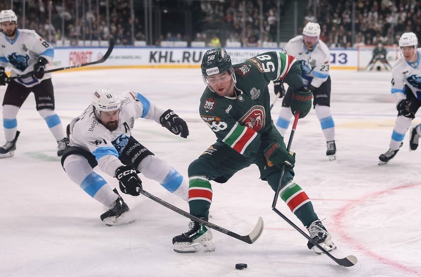 Хоккеисты «Ак Барса» и минского «Динамо» устроили две драки за период.