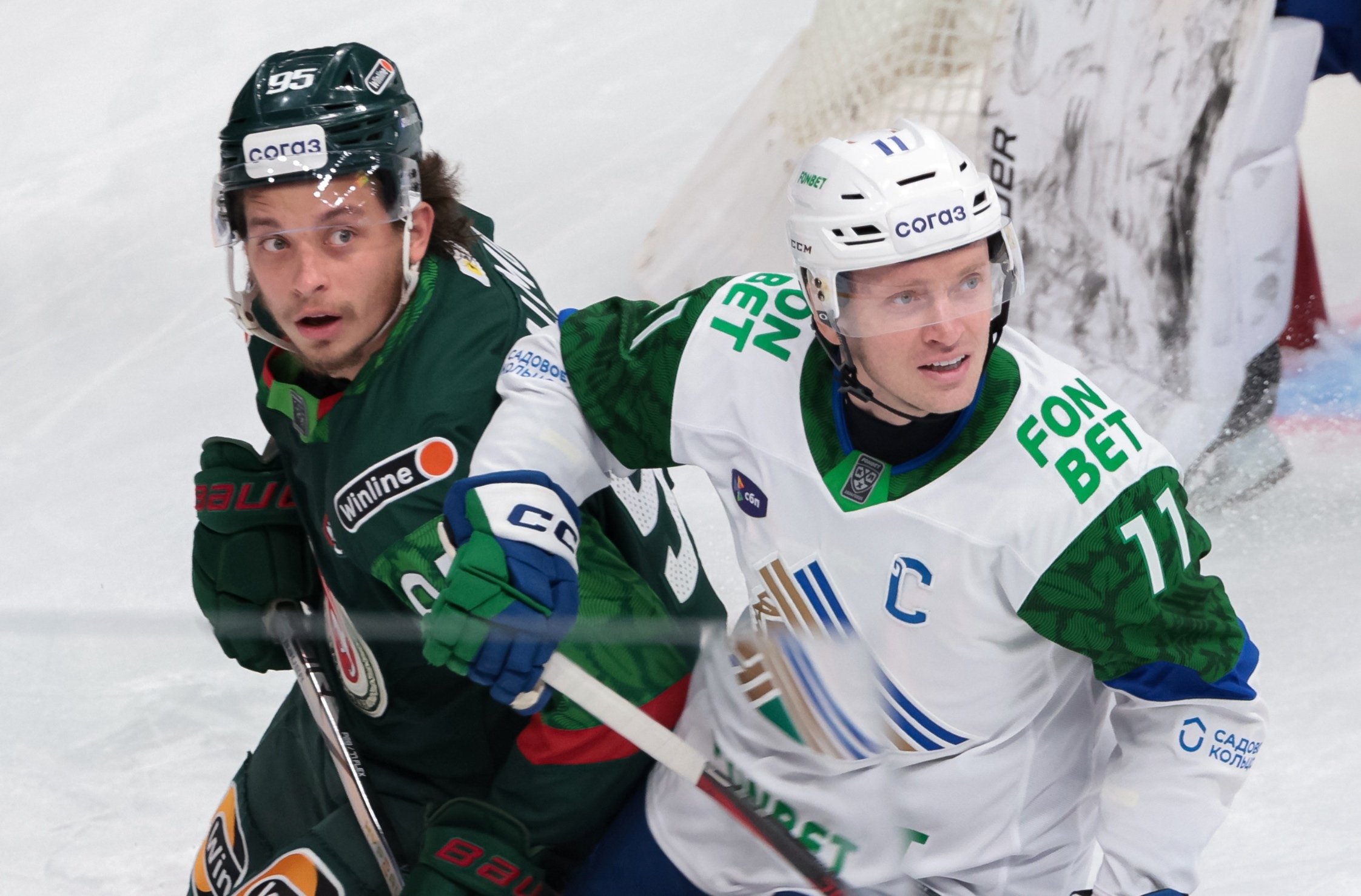 Алексей Комар: «Вспомните Онопко — тоже жёстко играл». Капитан «Салавата Юлаева» Панин не считает, что хоккей брутальнее футбола.