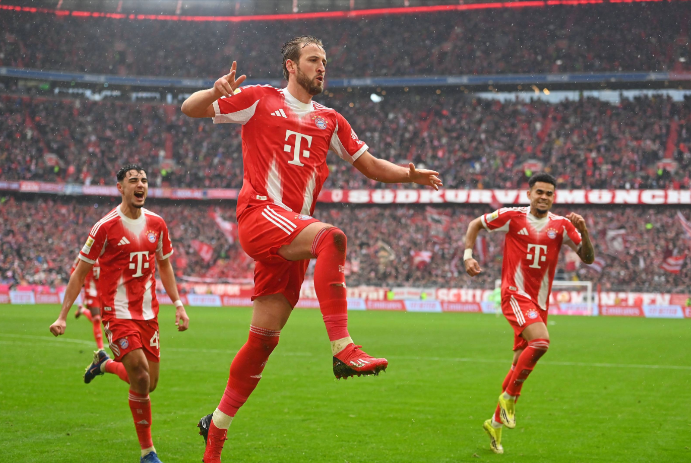 «Бавария» вырвала победу над «Боруссией» и упрочила лидерство в Бундеслиге.