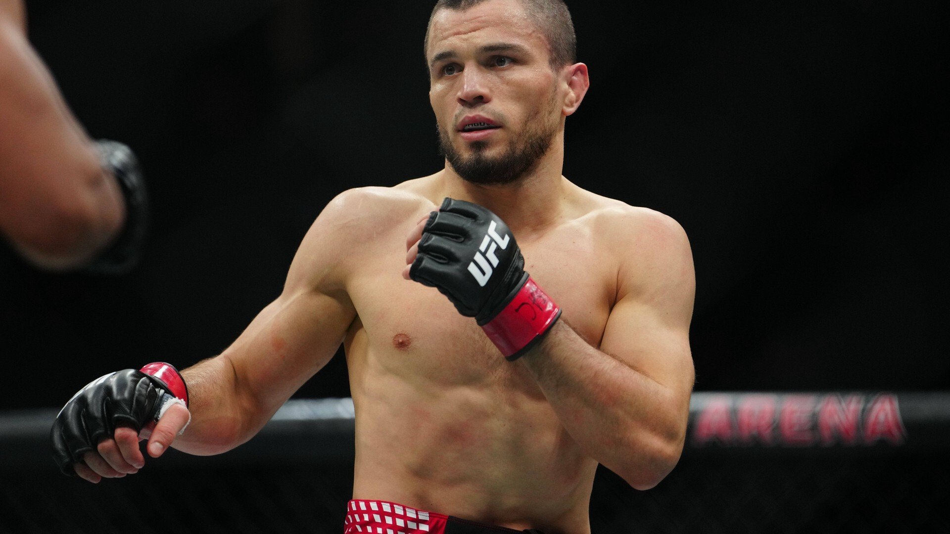 Сун Ядун нокаутировал Умара Нурмагомедова на турнире UFC