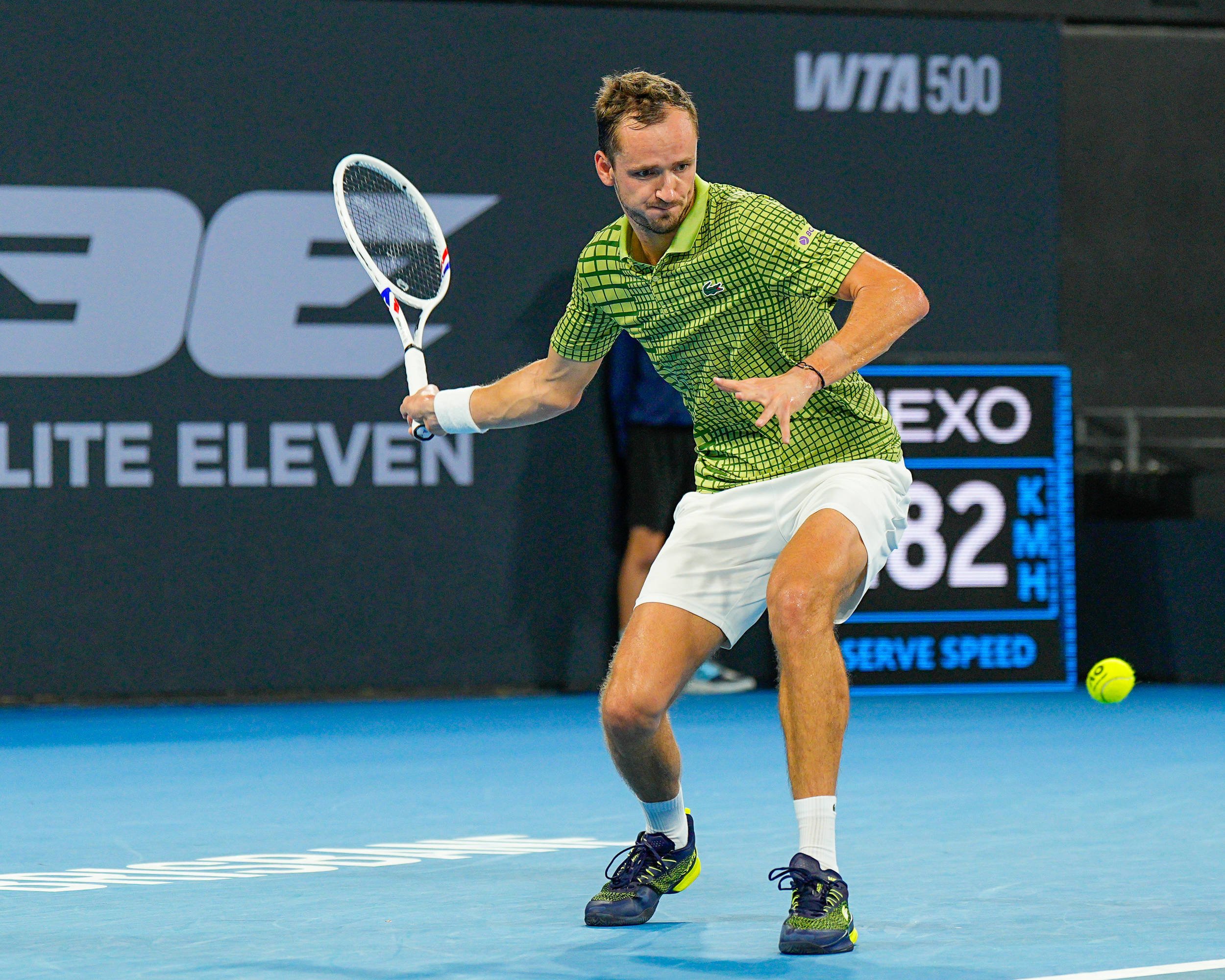 Медведев обыграл американца Микельсена и вышел в финал турнира в Брисбене.