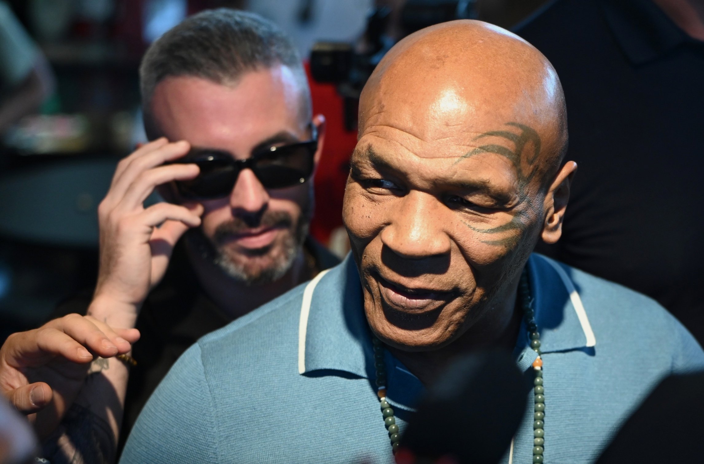 Легенды мирового бокса Майк Тайсон и Флойд Мейвезер проведут бой в Африке.