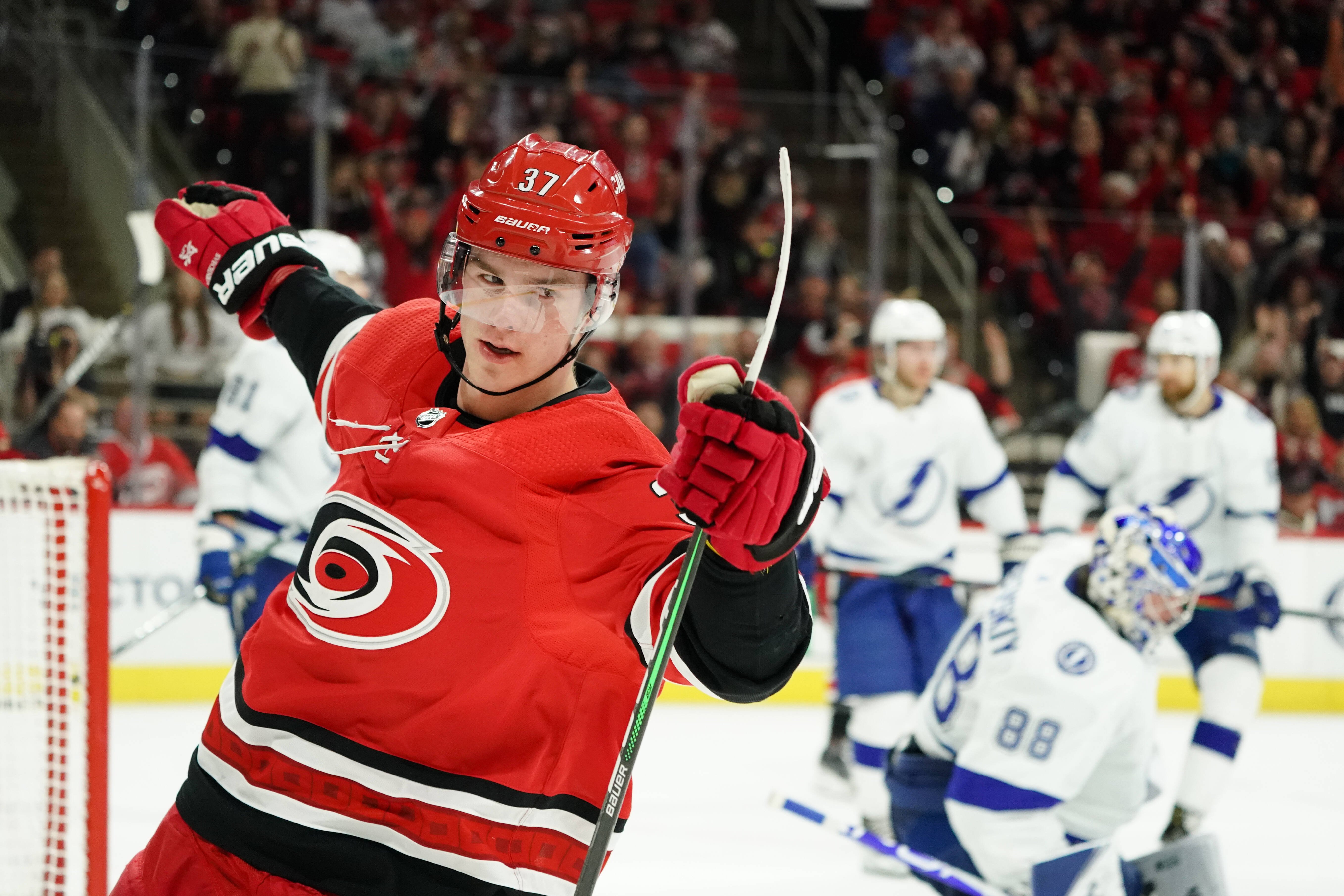 Свечников признан первой звездой матча «Каролина» — «Ванкувер».