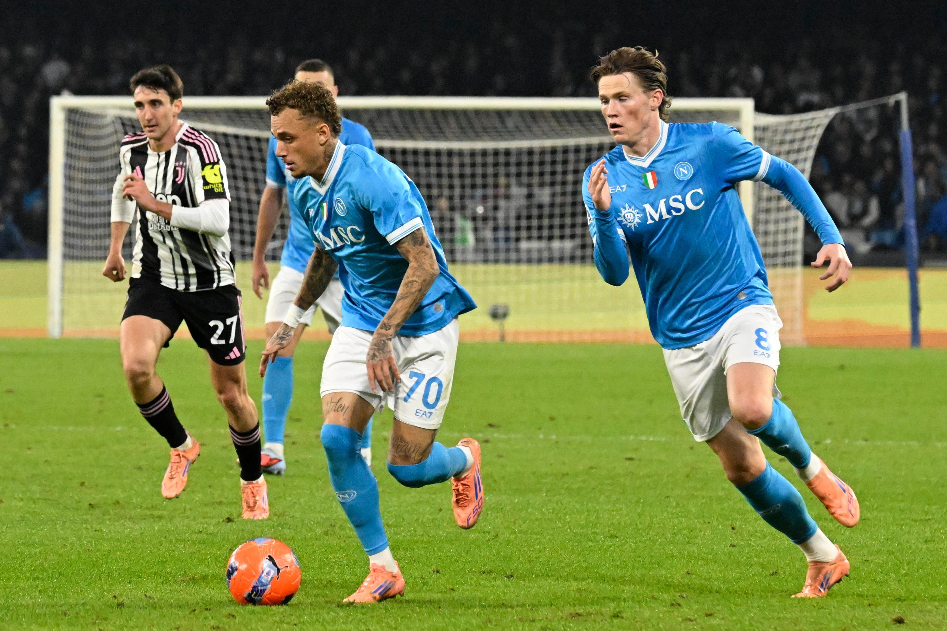 «Наполи» обыграл «Ювентус» и вышел в лидеры Серии А, Хёйлунд оформил дубль.