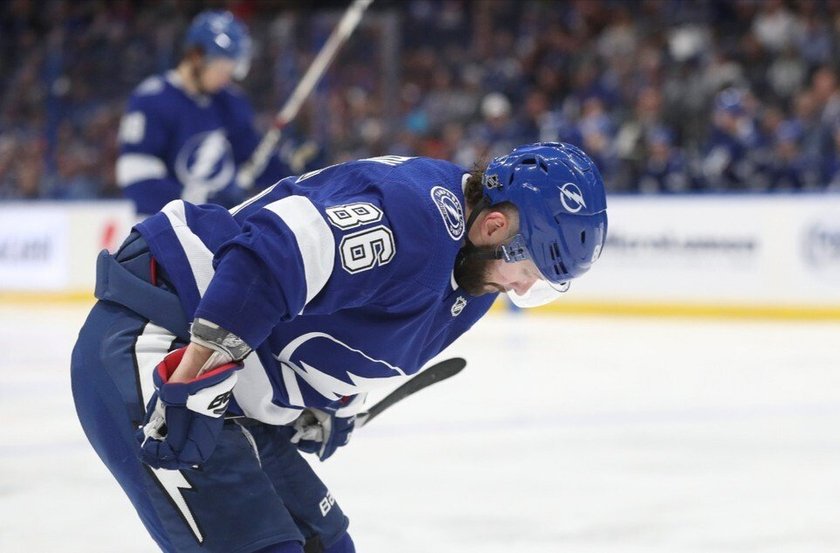 Кучеров набрал три очка в матче НХЛ против «Баффало» с 15 голами.