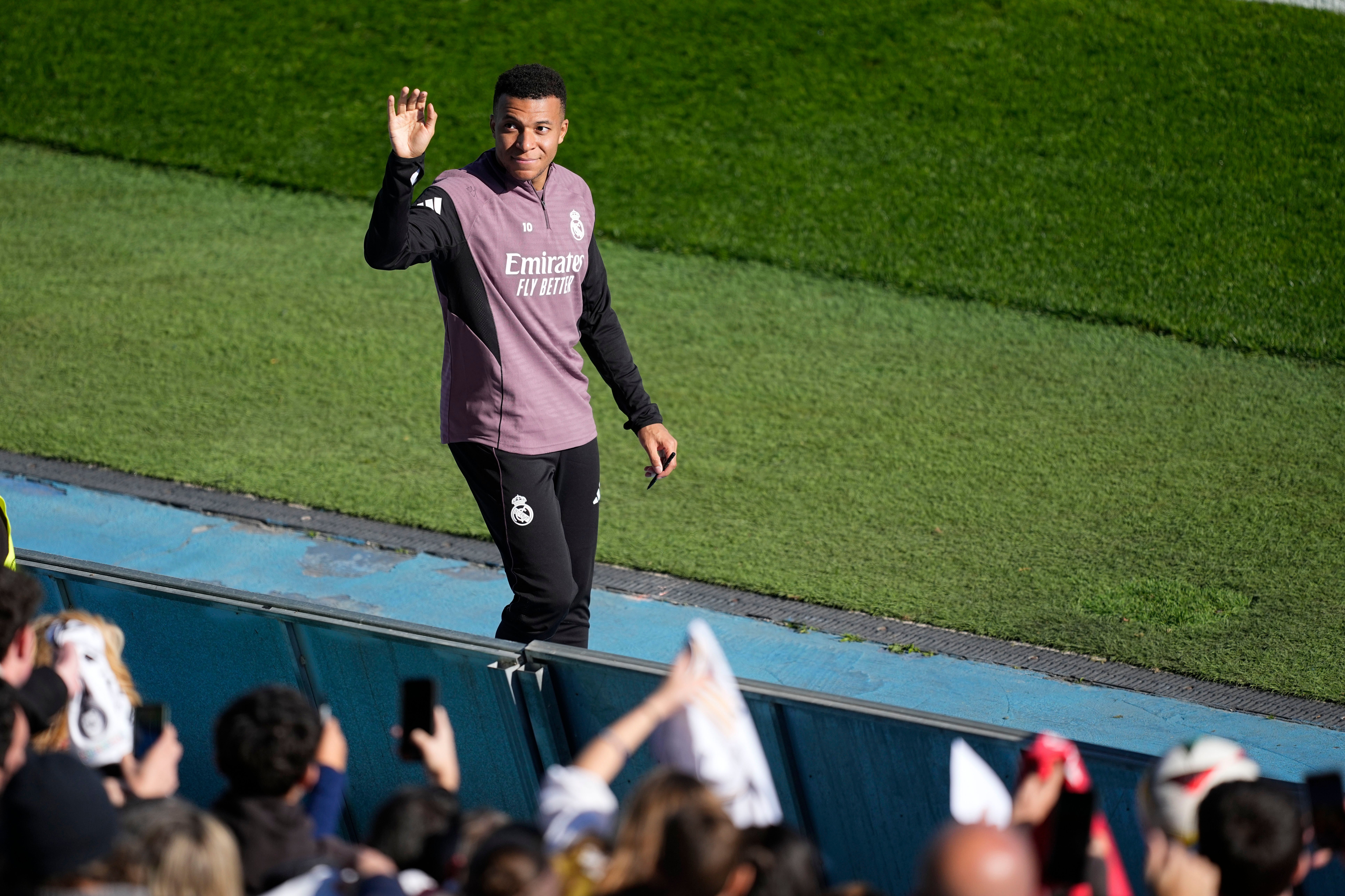 Мбаппе пропустит три недели из-за травмы ноги.