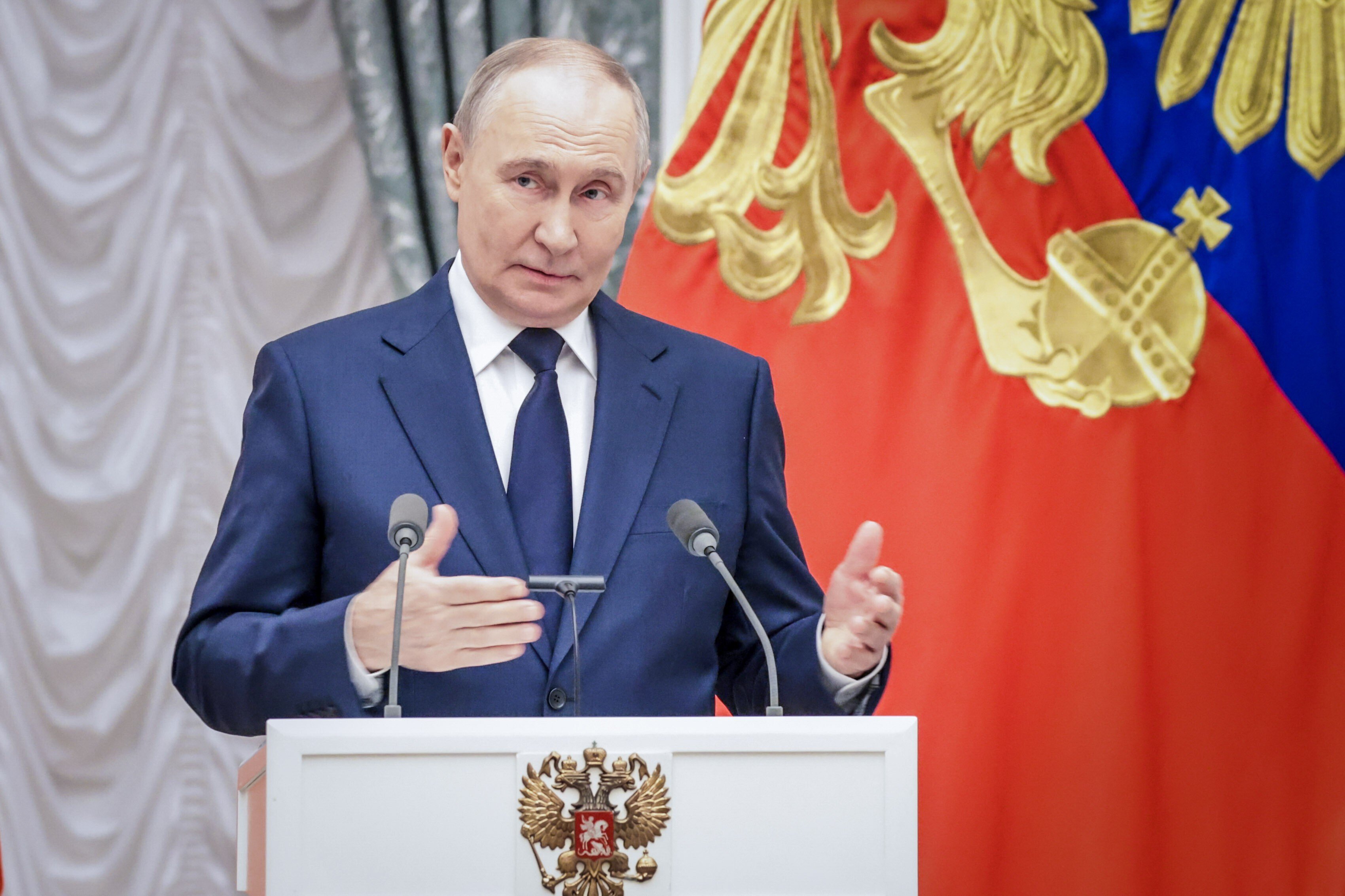 Путин наградил Сергея Галицкого и Гаджи Гаджиева орденами Дружбы.