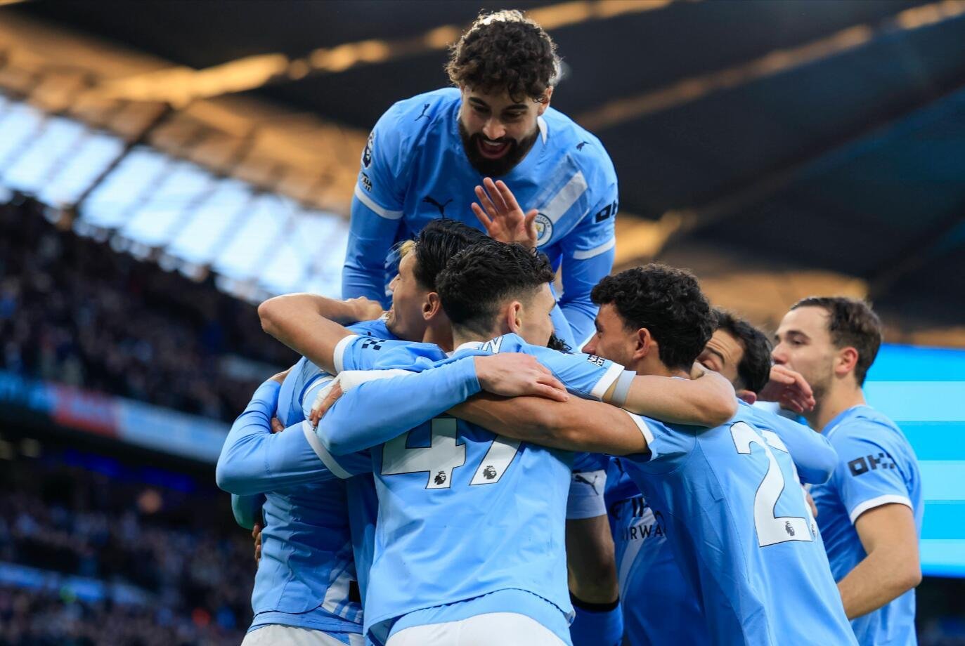 «Манчестер Сити» разгромил «Вест Хэм» и вышел на первое место в таблице АПЛ.