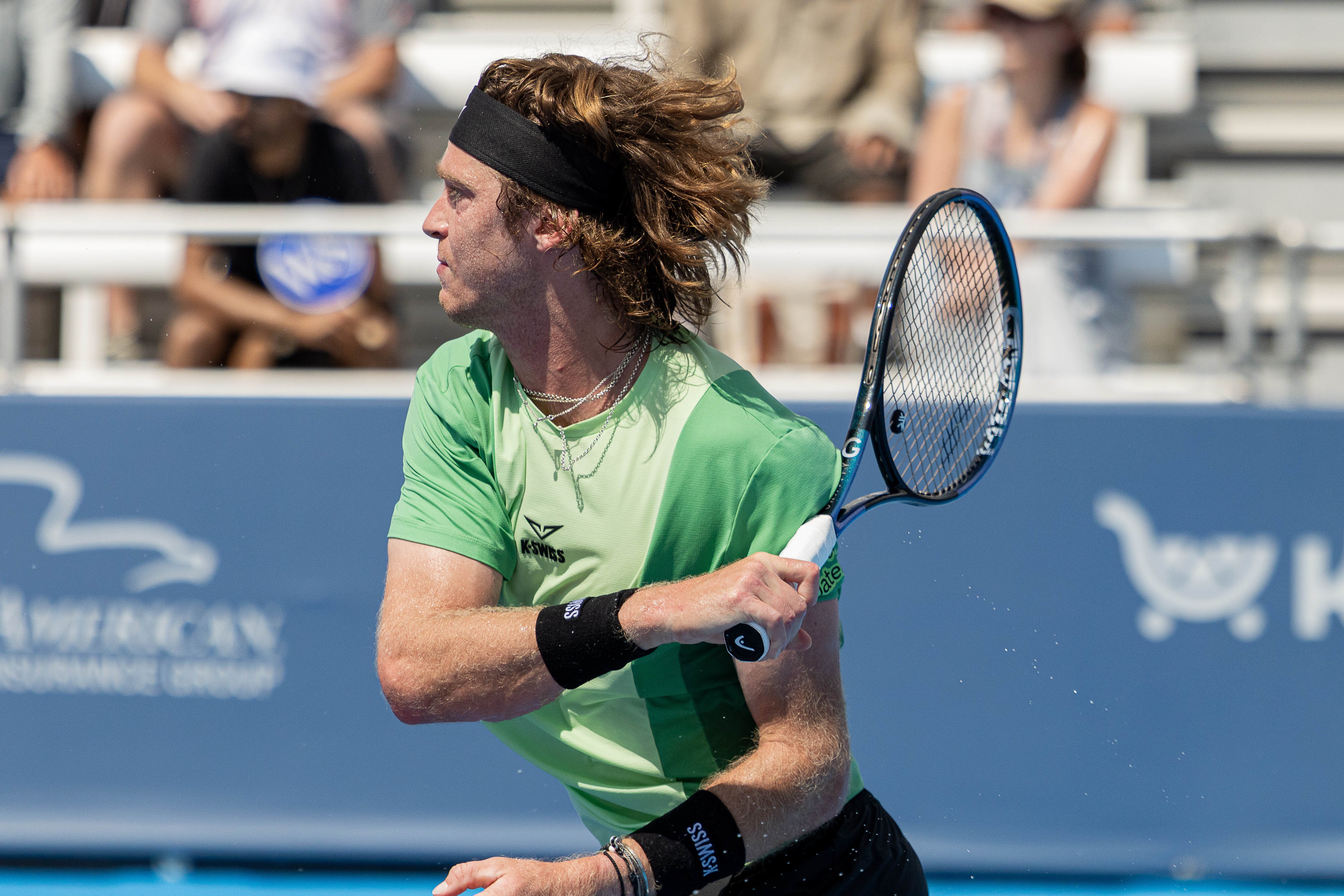 Рублёв уверенно пробился в третий круг грунтового турнира в Барселоне.